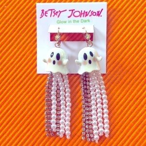Brand New Betsey Johnson Halloween Glow in the Dark Ghost Drop Earrings Pearls